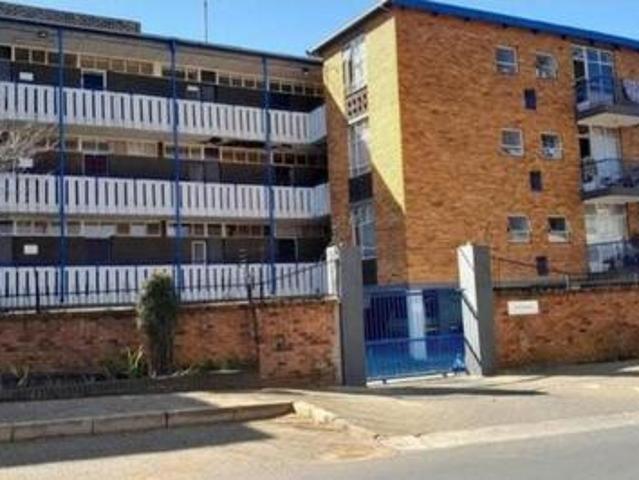 stunning 1 bed apartment to let in m.