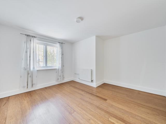 Stunning 1 Bed Flat in Lawrence Court, Sidcup with Private Garden, Allocated Parking