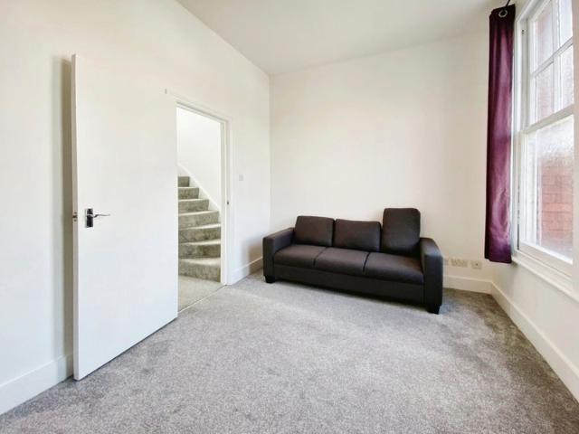 Stunning 1 bed house spread over 3 floors!