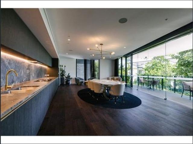 Stunning 1 bed plus study apartment with balcony to enjoy the river & city views, access to facilities including gym, sauna, pool, spa and much more