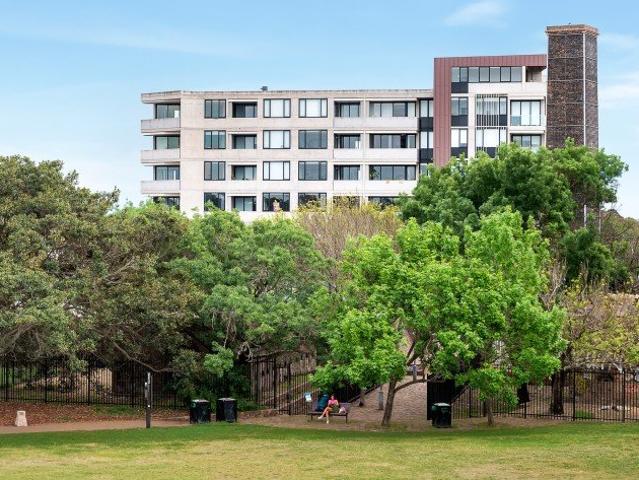 Stunning 1 bed + study, Park & City Views
