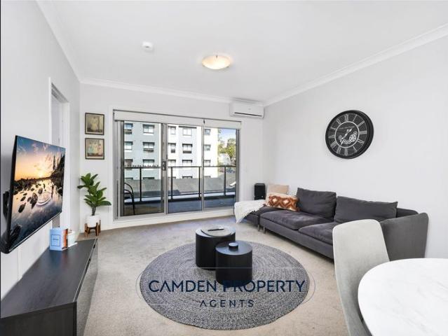 Stunning 1 Bedder in the Heart of Town!