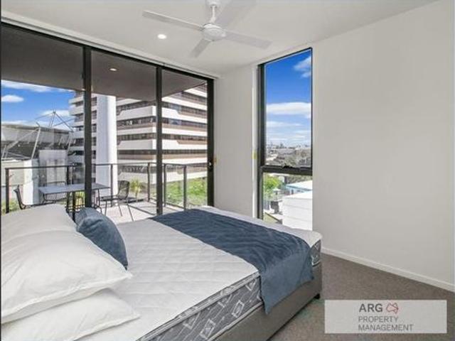 Stunning 1 Bedroom Apartment I Ideal Location!