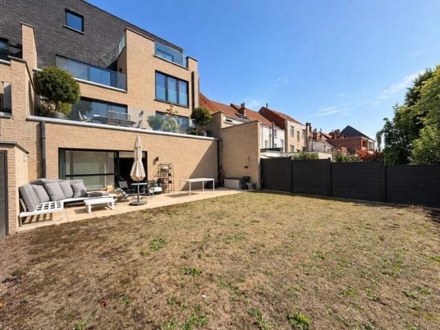 Stunning 1 bedroom apartment with a garden