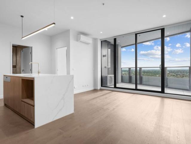 Stunning 1 Bedroom Apartment with Sweeping Views at The Summit