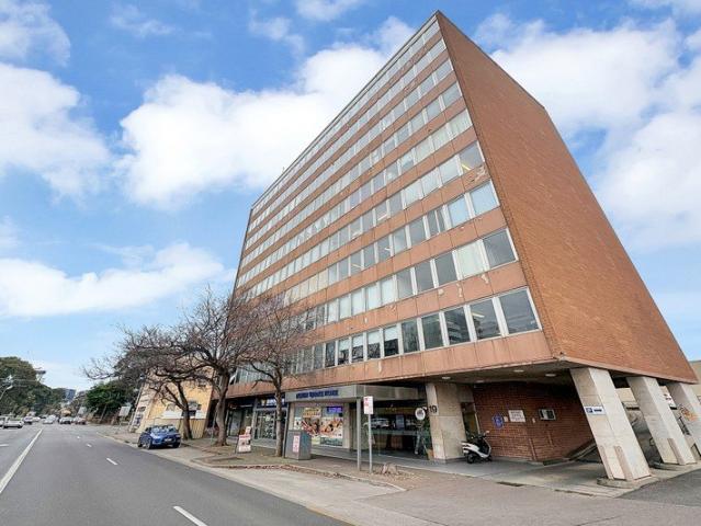 Stunning 1 Bedroom Apartment with Uninterrupted City & Hills Views