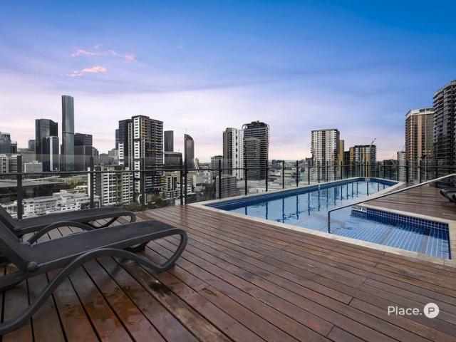 Stunning 1 Bedroom Unit North East Facing