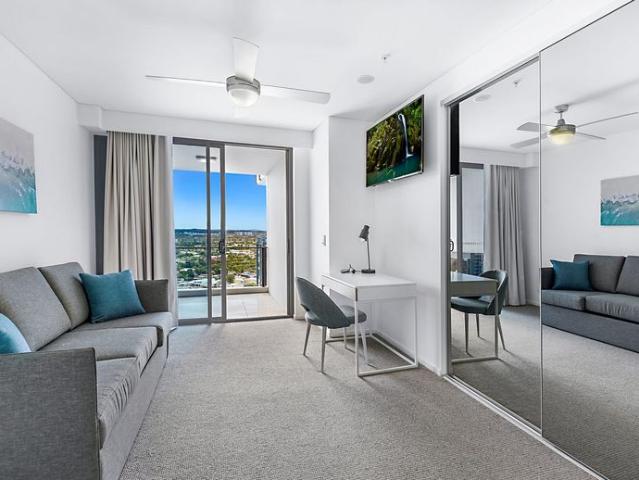 Stunning 27th Floor 3 Bedroom Apartment with Panoramic Views. First weeks rent free