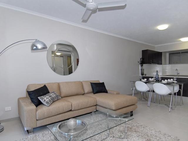 STUNNING 2 BED 2 BATH APARTMENT