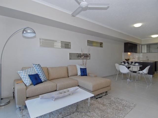STUNNING 2 BED 2 BATH APARTMENT