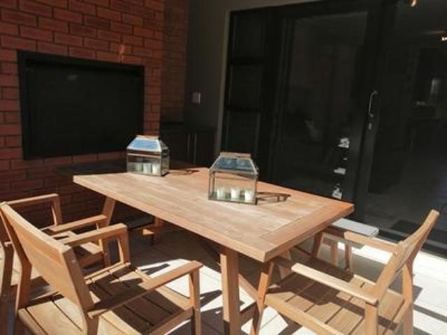 stunning 2 bed 2 bath garden unit !