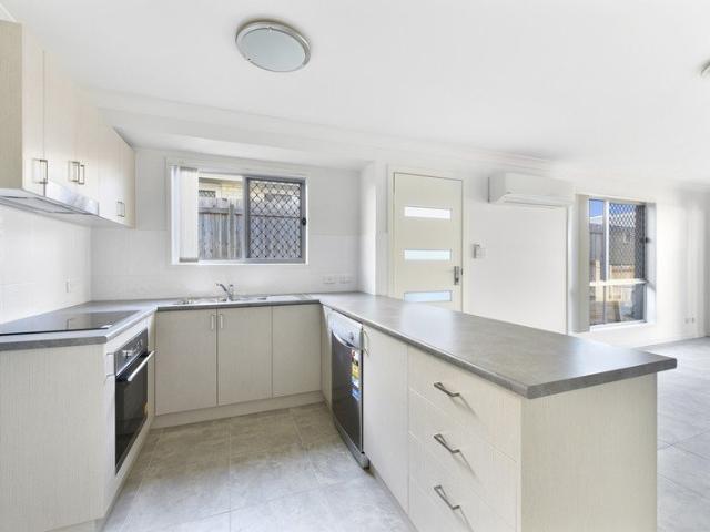 STUNNING 2 BED 2 BATHROOM UNIT!