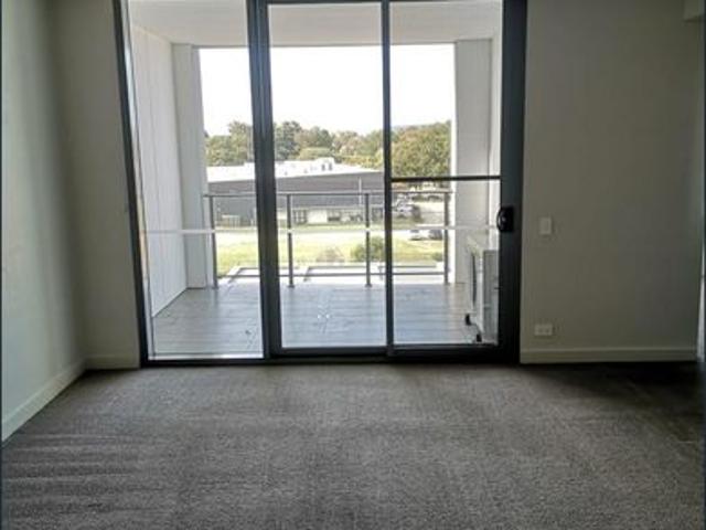 Stunning 2 bed x 1 bath x 1 Car. Near New Apartment!
