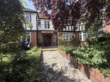 Stunning 2 bed flat to rent in SE26