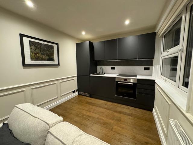 STUNNING 2 bed property minutes from Balham tube
