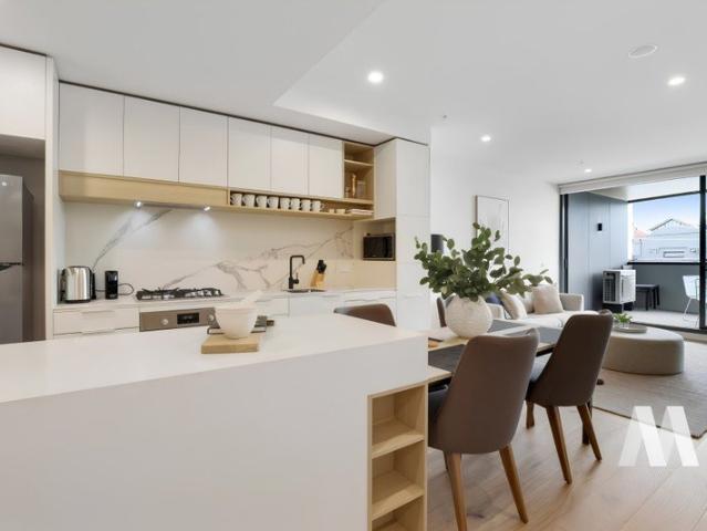 Stunning 2 Bedroom, 2 Bathroom Fully Furnished Apartment in Ivanhoe