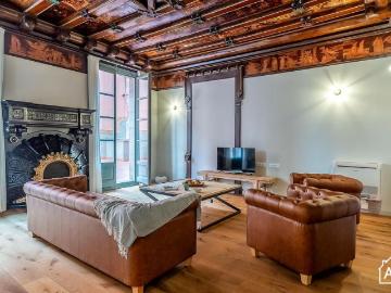 Stunning 2 Bedroom Apartment next to Plaza Real with Private Terrace
