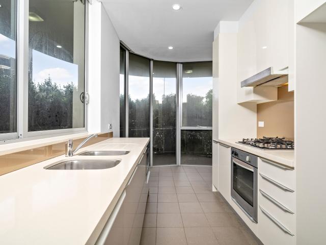 STUNNING 2 BEDROOM APARTMENT IN A SECURE COMPLEX