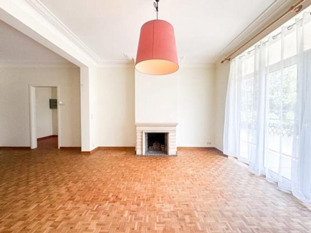 STUNNING 2 BEDROOM APARTMENT IN AN IDEAL LOCATION