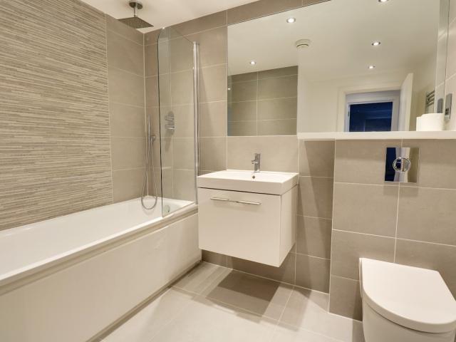 Stunning 2 Bedroom Apartment in Bromley