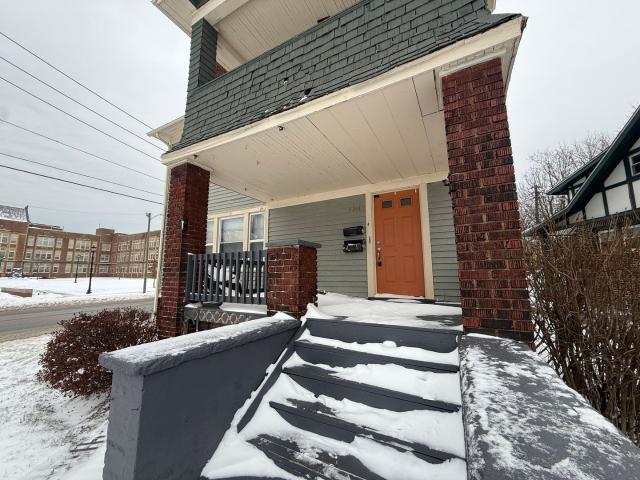 Stunning 2 bedroom apartment in Cleveland Heights