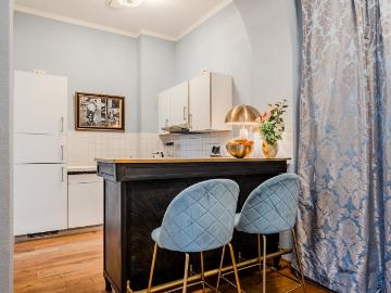Stunning 2 Bedroom Apartment in Serene Private Park with Excellent Access to Berlin Mitte, Berlin Amsterdam Apartments for Rent