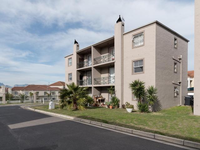 Stunning 2 bedroom apartment in Vredekloof East, Brackenfell available from 1 December 2026