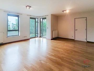 Stunning 2 bedroom apartment + parking