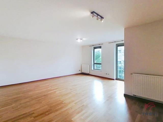 Stunning 2 bedroom apartment + parking