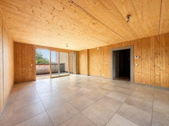 Stunning 2 bedroom apartment with a terrace and parking!