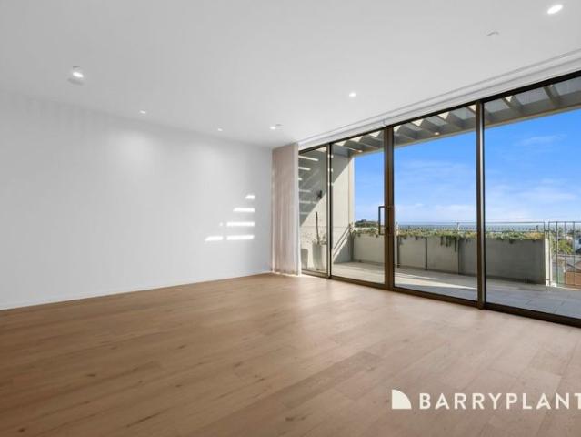 Stunning 2 Bedroom Apartment with Beach Views!