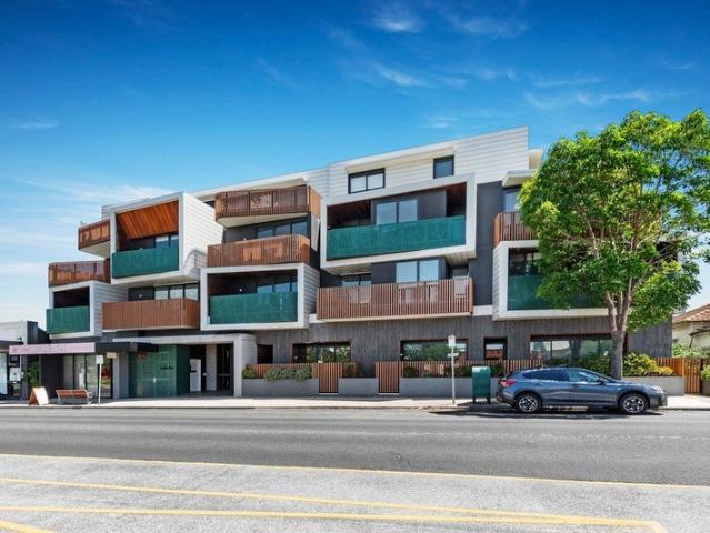 Stunning 2 Bedroom Apartment with Large Balcony