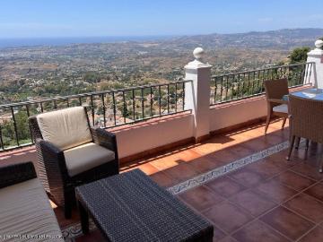 Stunning 2 Bedroom Apartment with Panoramic Sea Views – El Mirador de Mijas
