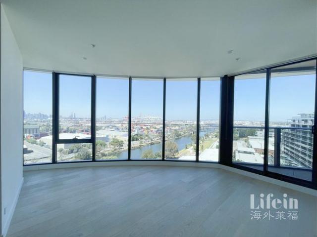 Stunning 2 Bedroom Apartment with River Views in Footscray！