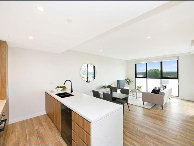 Stunning 2 Bedroom Apartment with Water and District Views