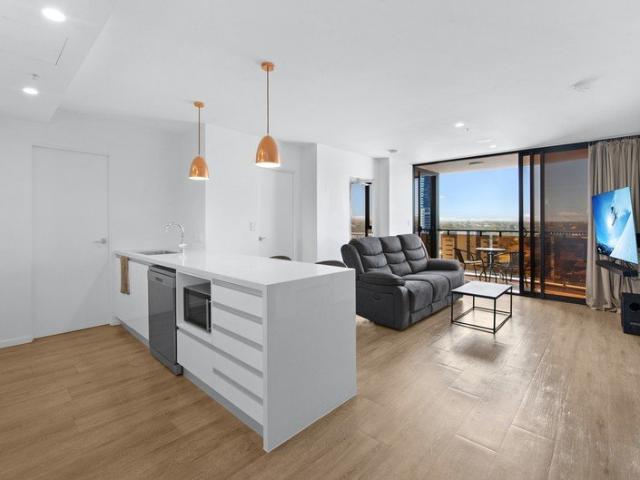 Stunning 2 Bedroom Apartment with Water Views