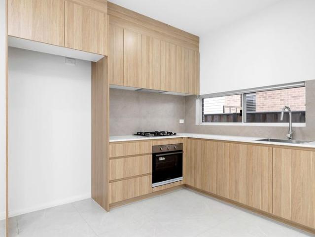 Stunning 2 Bedroom Granny Flat in Caddens