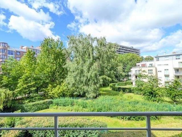 Stunning 2 bedroom flat with walk in wardrobe