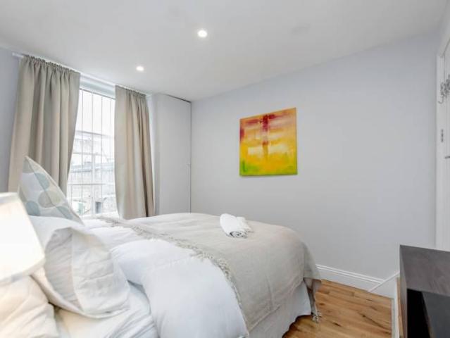 Stunning 2 bedroom flat Priced to go quickly!