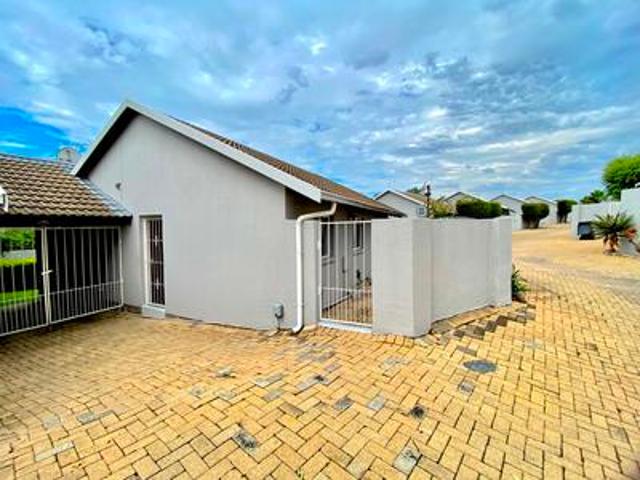 stunning 2 bedroom standalone townho.