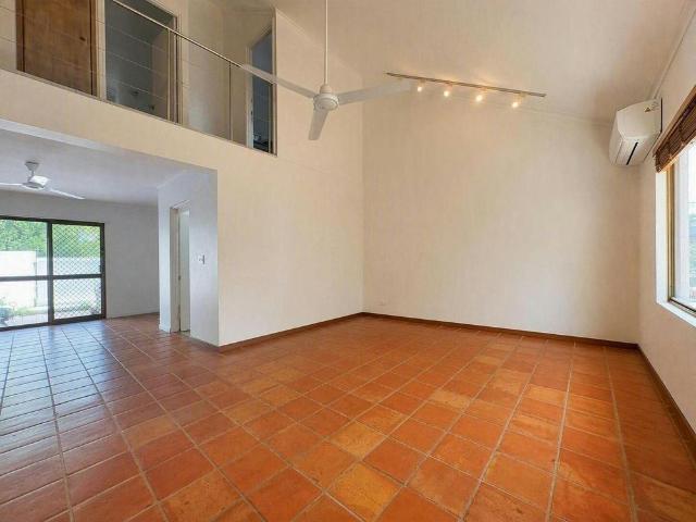 STUNNING 2 BEDROOM TOWNHOUSE!