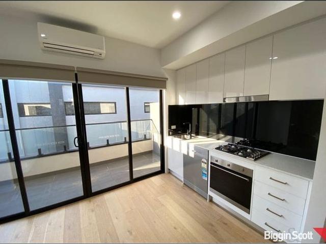 Stunning 2 Bedroom Townhouse in St Kilda