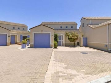 Stunning 2 Bedroom Townhouse to rent in Royal Ascot, Milnerton