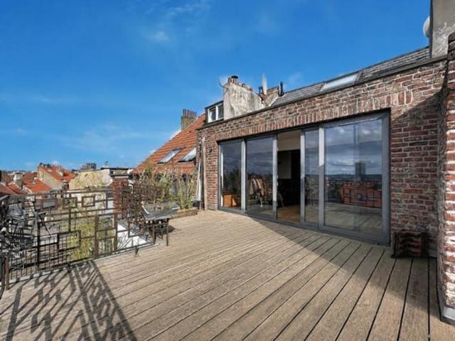 Stunning 2 bedroom triplex with large terrace