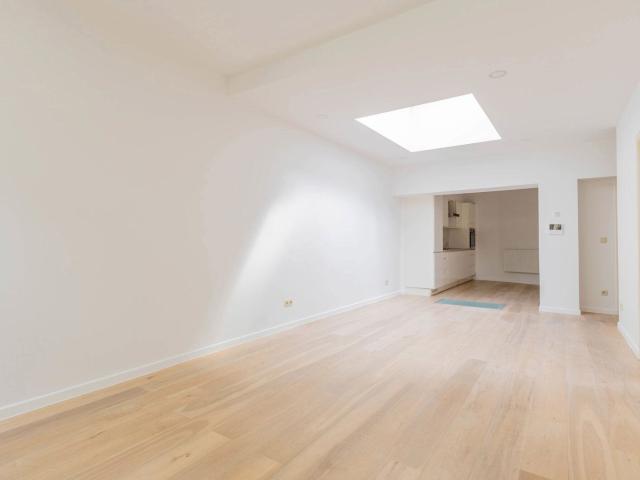 STUNNING 2 BEDROOM TRIPLEX WITH 2 OFFICES AND A COURTYARD