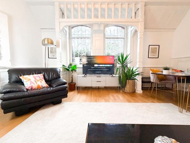 Stunning 2 BR across the Kurpark, Wiesbaden Amsterdam Apartments for Rent