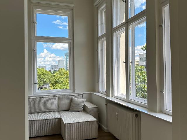 Stunning 2 Room Altbau Apartment with High Ceilings & Natural Light , Berlin Amsterdam Apartments for Rent
