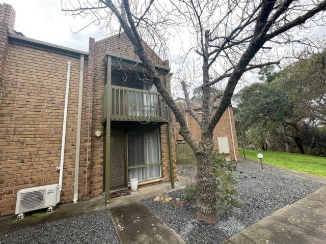 Stunning 2 Storey Townhouse with River Views near Flinders University