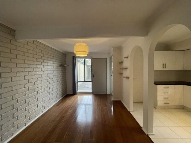 Stunning 2 Storey Townhouse with River Views near Flinders University