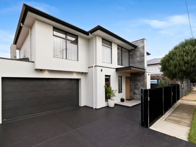 Stunning 2 Storey With Designer Looks & A High Fashion Fit Out